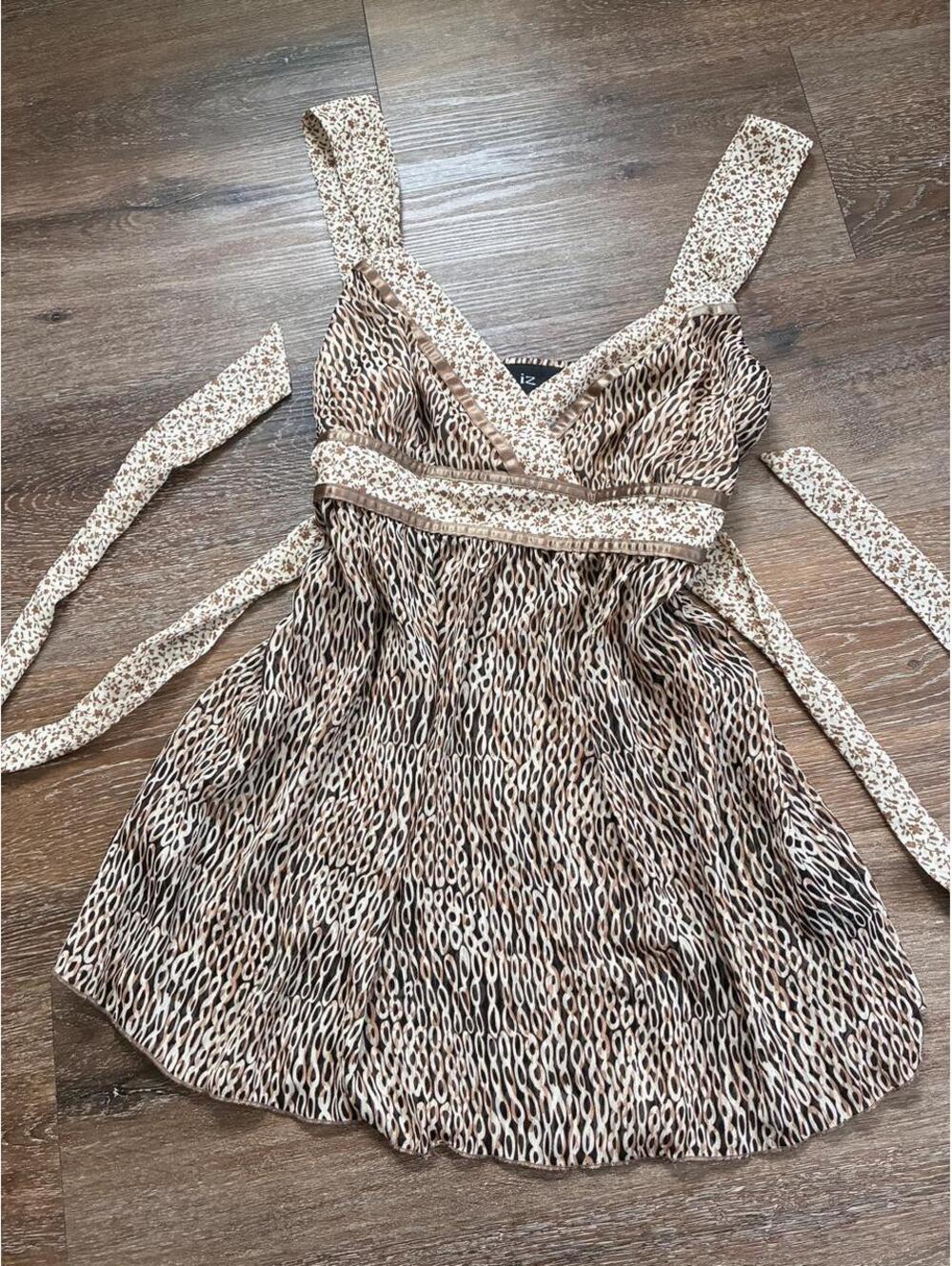 IZ Byer brown babydoll top with tie back! Very tuscan y2k. Tagged size large!